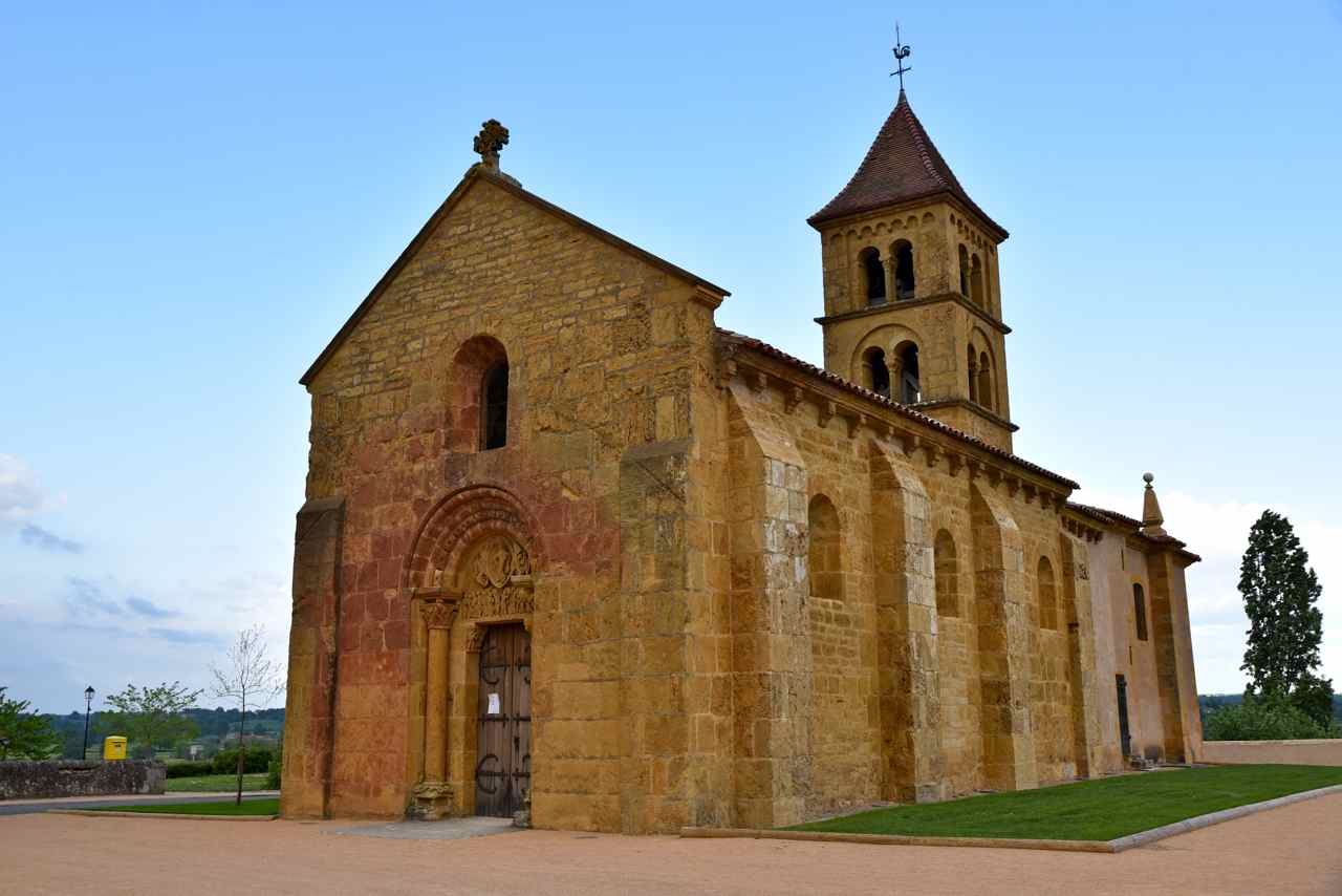 Monticeuax-l'EtoileChiesa1